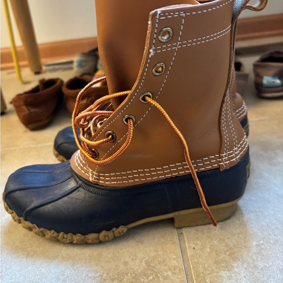 Bean Boots Women's
Color/Style: Tan/Navy - Picture 4 of 4